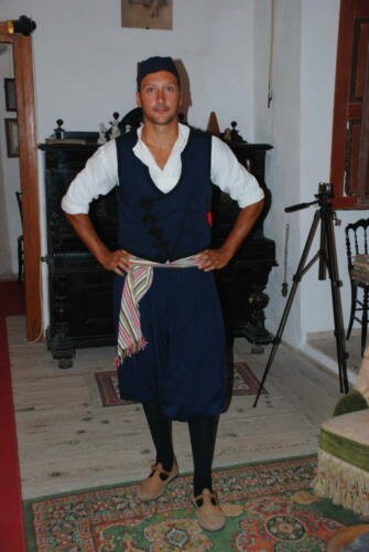 Αντρική ενδυμασία Νάξου